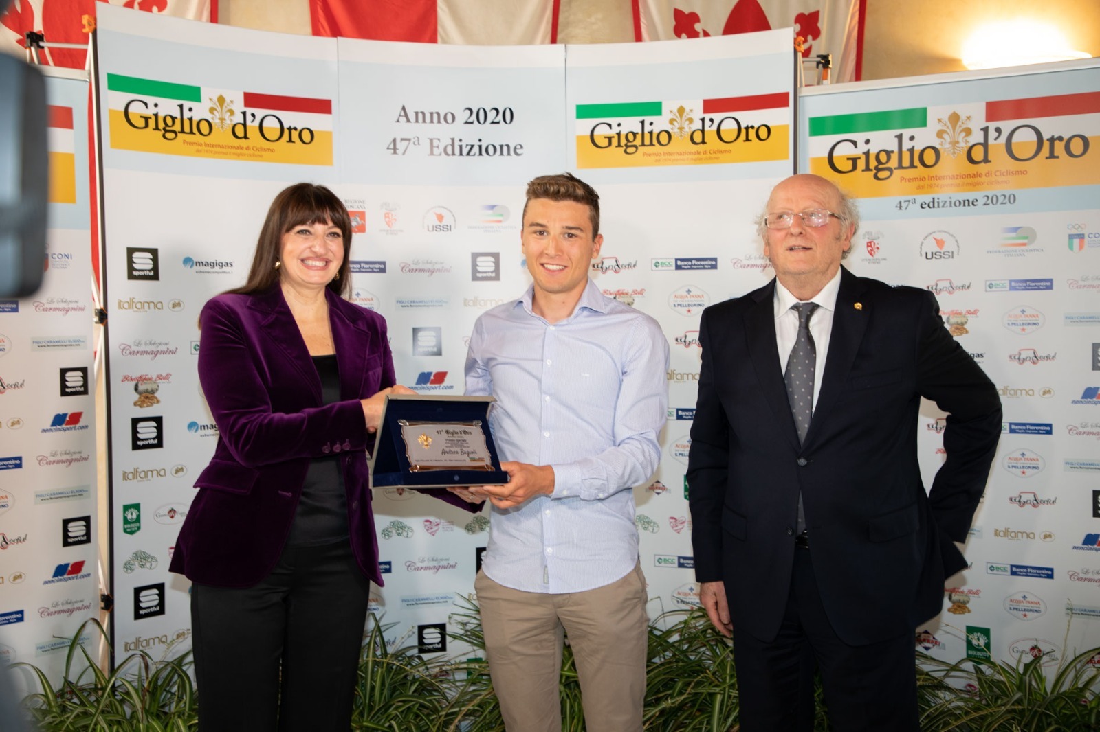 Il premio Gastone Nencini consegnato ad Andrea Bagioli al Carmagnini del '500